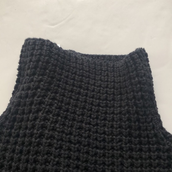 GAP turtleneck Sweater (women’s) - Picture 8 of 9